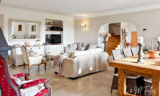 Maison 9 Pièces 205 m² à vendre à Camaret-sur-Aigues (84850)