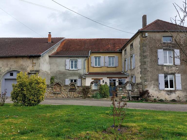 Maison Corre 7 pièce(s) 181 m2, dépendances, jardin — photo 1