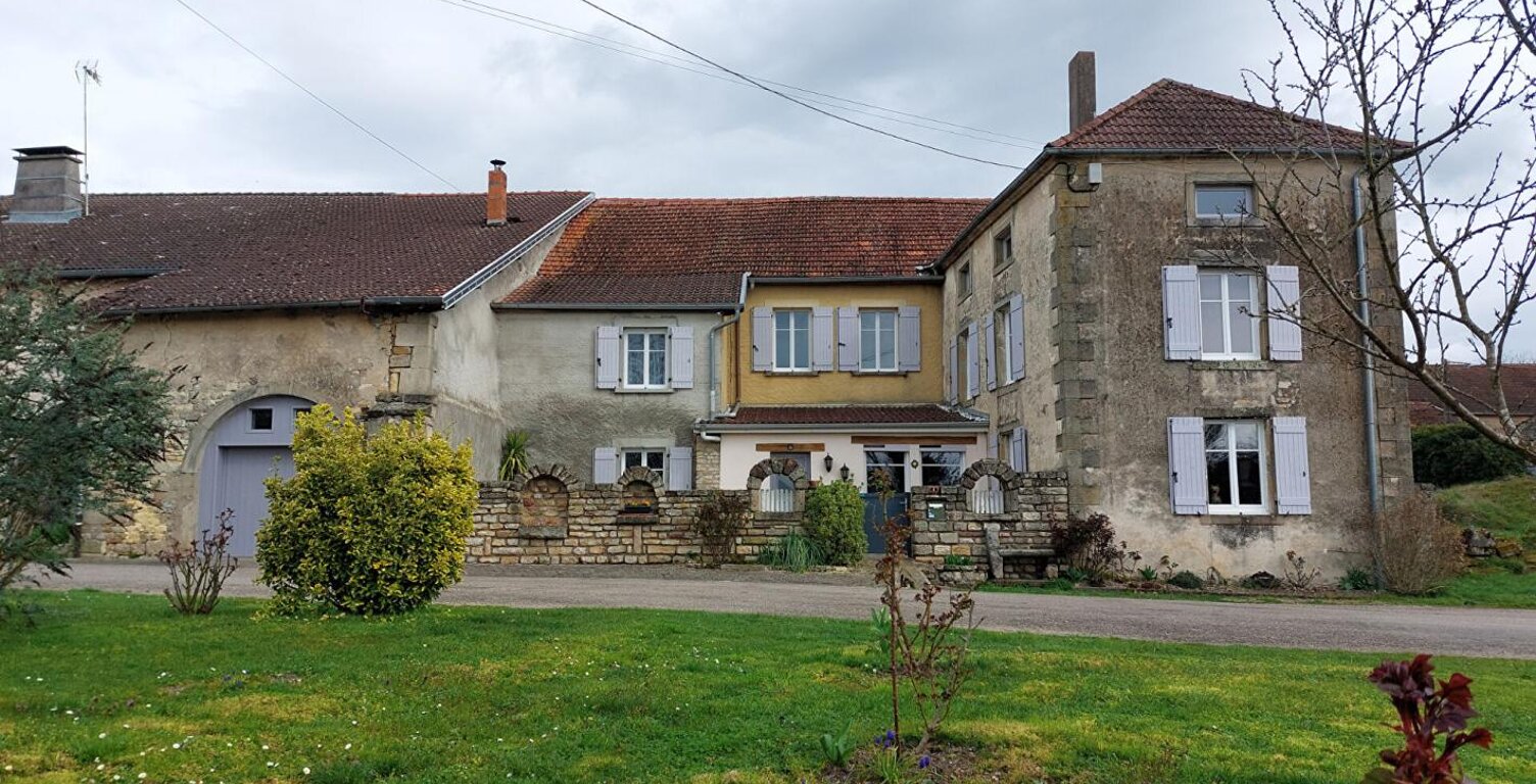 Maison Corre 7 pièce(s) 181 m2, dépendances, jardin — photo 1