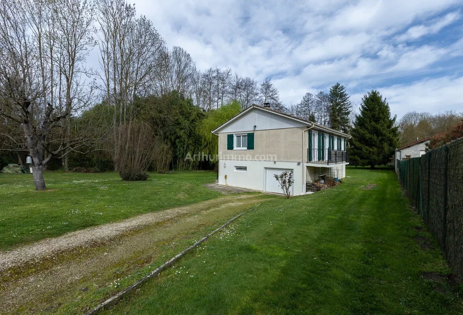 Maison sur sous sol complet - Vignieu — photo 1