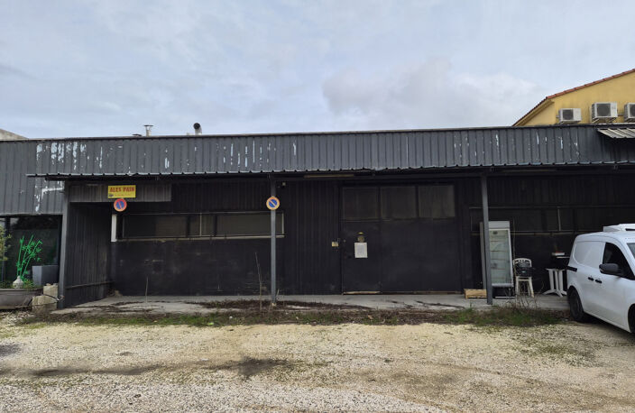 Alès Local commercial / Entrepôt à louer   Emplacement reche — photo 2