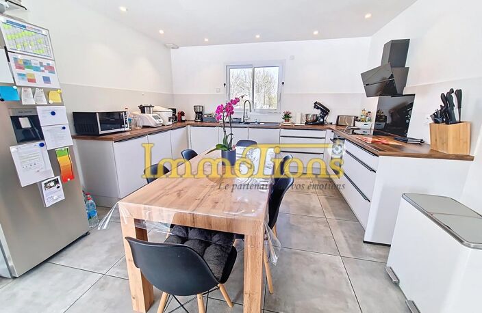 Villa plain pied T5 de 2021 avec piscine — photo 4