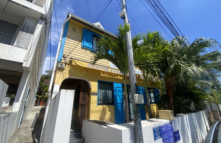 À LOUER LOCAL - SAINT-PIERRE — photo 2