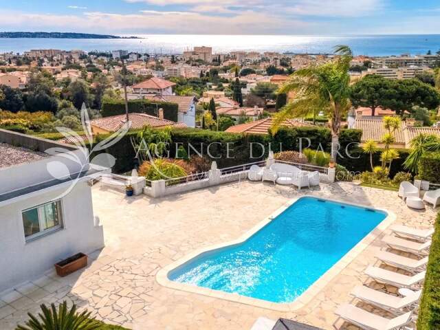 Elégante villa avec vue mer époustouflante! — photo du bien