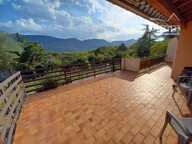 Maison familiale avec terrasse et vue sur les montagnes — photo 2