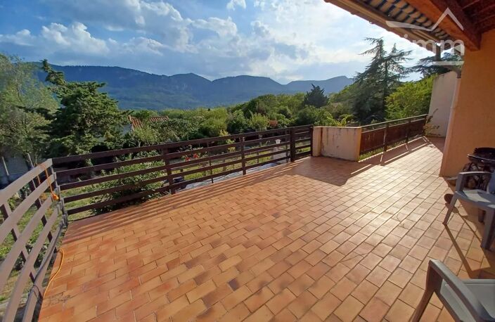 Maison familiale avec terrasse et vue sur les montagnes — photo 2