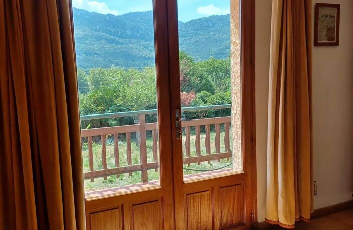 Maison familiale avec terrasse et vue sur les montagnes — photo 4