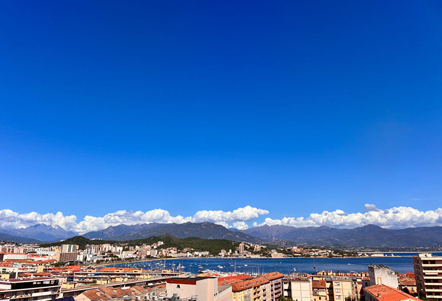 AJACCIO ? LORETTO | T4 TRAVERSANT DE 91 M² AVEC VUE  SUR LE GOLFE — photo 1