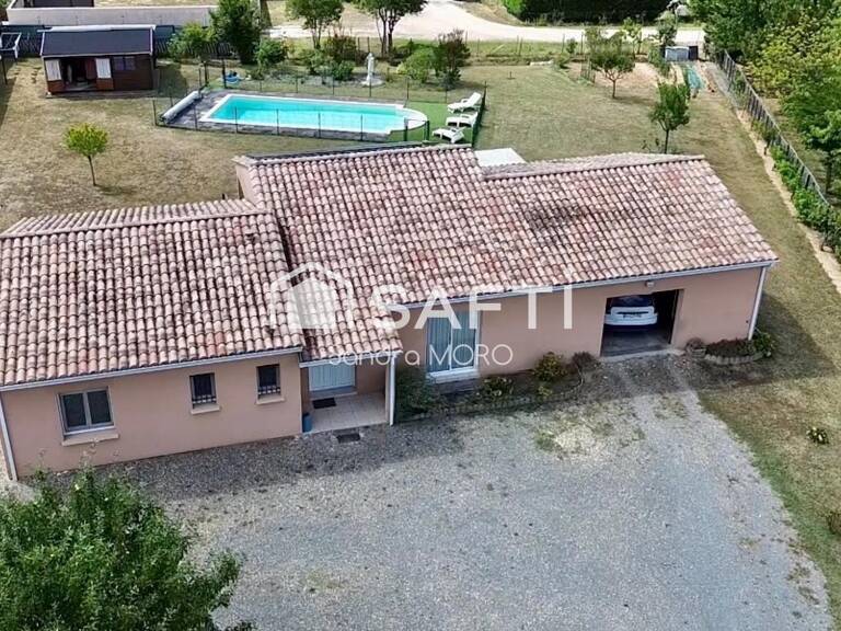 Maison quartier résidentiel avec piscine — photo 1
