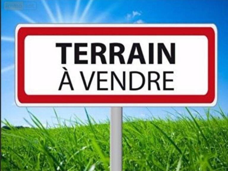 Montfermeil 93370-  Terrain à bâtir de 1000 m², viabilisé au cœur de Montfermeil. — photo 1