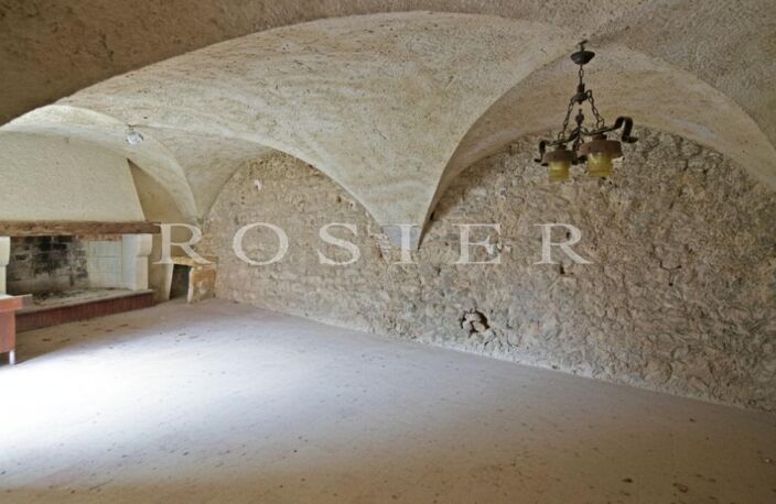 Luberon : hameau médiéval privé à rénover à proximité de la pist — photo 4