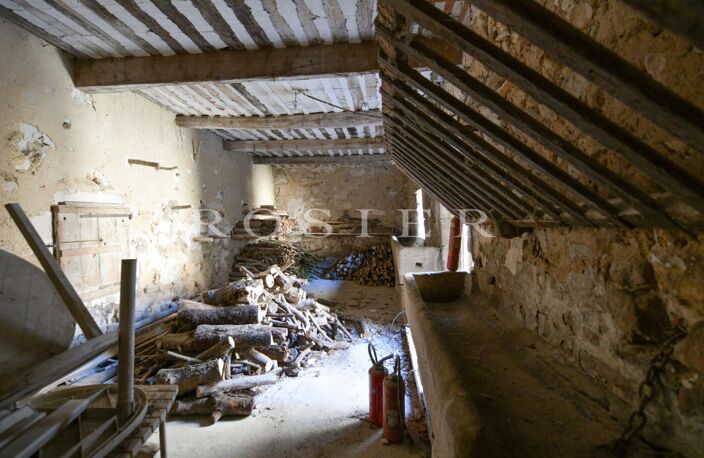 Luberon : hameau médiéval privé à rénover à proximité de la pist — photo 5