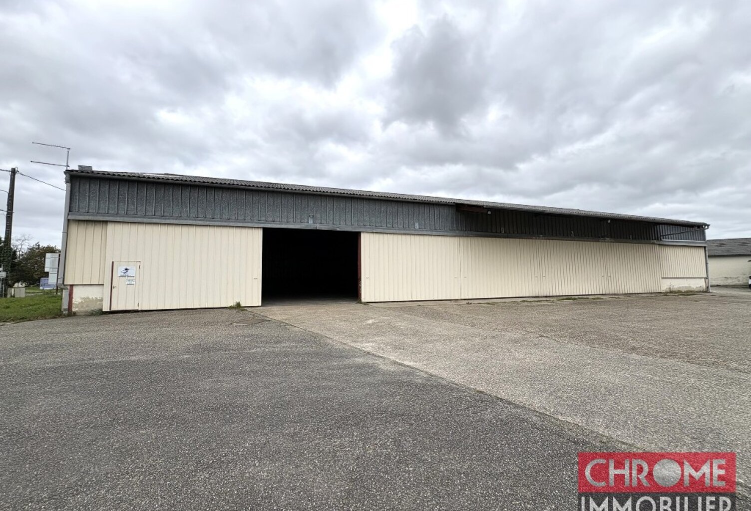 LOCAL 910 m2 A LOUER — photo 1