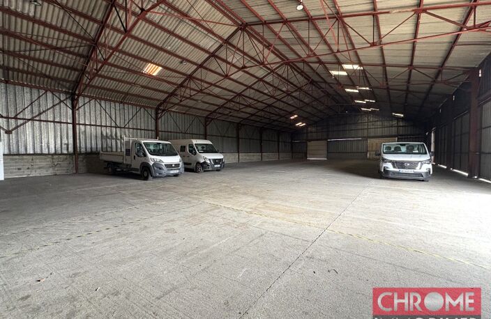 LOCAL 910 m2 A LOUER — photo 2
