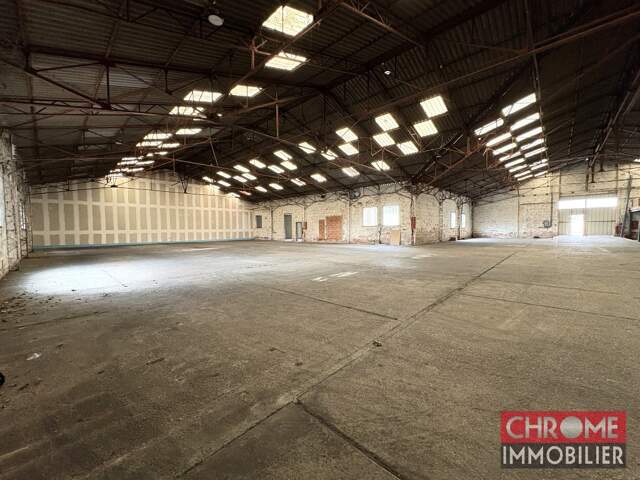 LOCAL DE STOCKAGE 1.380 M2 A LOUER — photo du bien