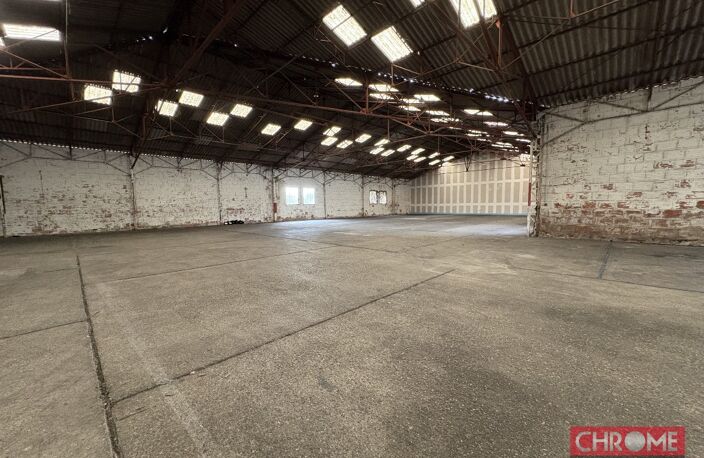 LOCAL DE STOCKAGE 1.380 M2 A LOUER — photo 3