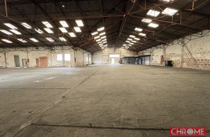 LOCAL DE STOCKAGE 1.380 M2 A LOUER — photo 4