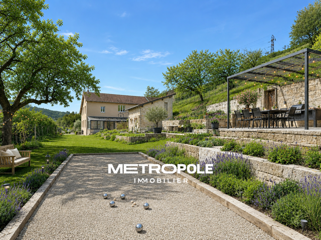 Maison 160 m2   6 chambres   Terrain 2 572 m2   Dépendances — photo du bien