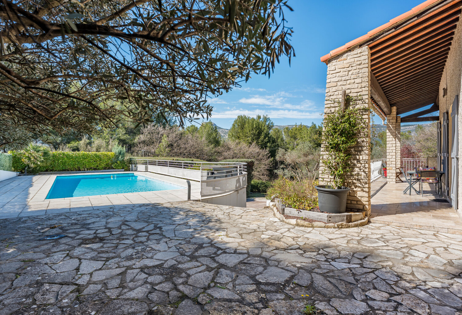 13400 AUBAGNE - Villa type 6 avec vue piscine cadre campagne — photo 1