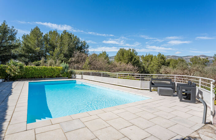 13400 AUBAGNE - Villa type 6 avec vue piscine cadre campagne — photo 2