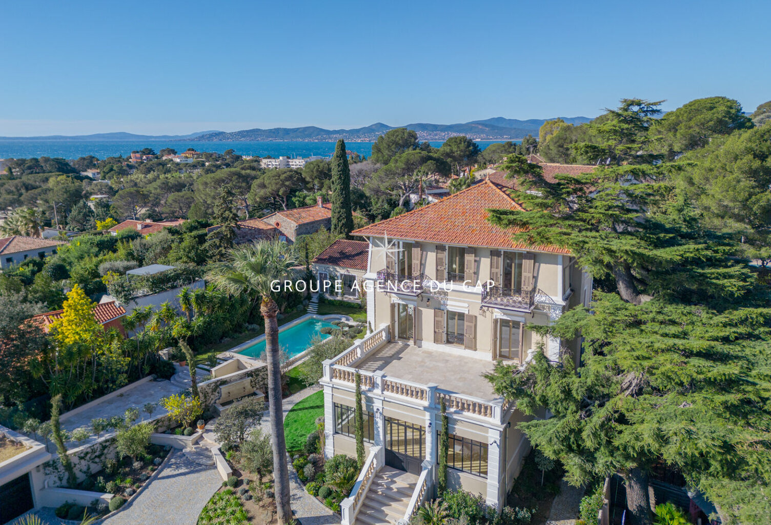 VILLA DE PRESTIGE 400M2 VUE MER ESPACE SPA CAVE A VIN PISCINE GARAGE, A SAINT RAPHAEL — photo 1