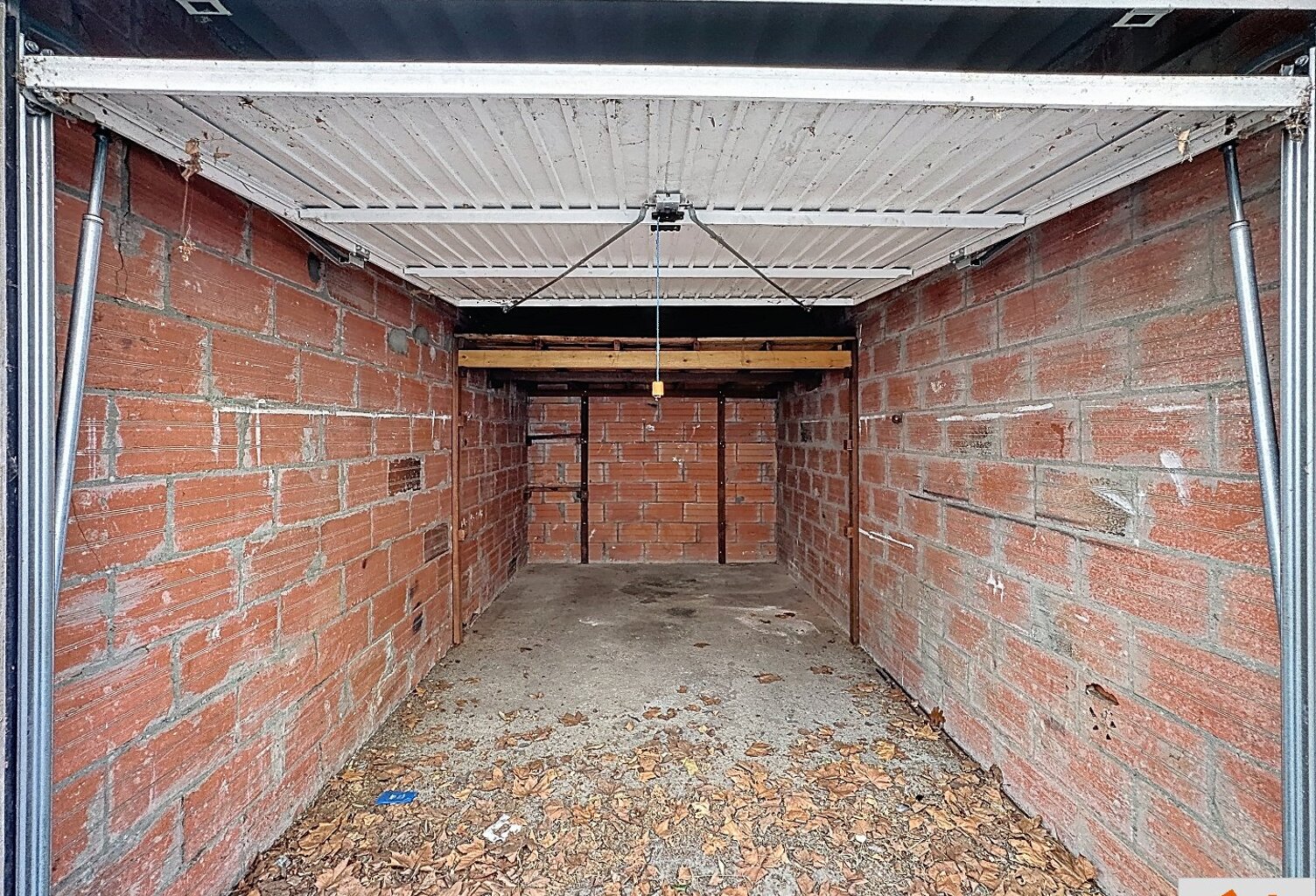 Garage — photo 1