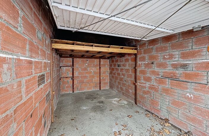 Garage — photo 3