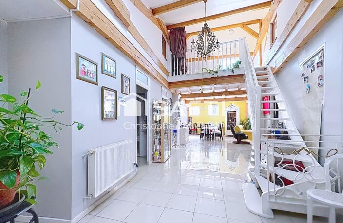Immeuble d'habitation avec un commerce à Bourg centre — photo 3