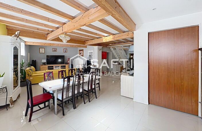 Immeuble d'habitation avec un commerce à Bourg centre — photo 4