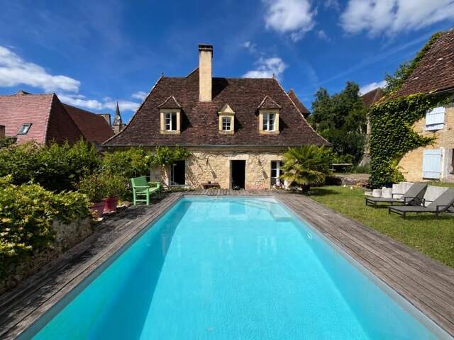Maison en pierre de 9 pièces principales — photo du bien