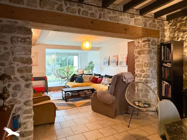 Maison en pierre de 5 pièces principales — photo du bien