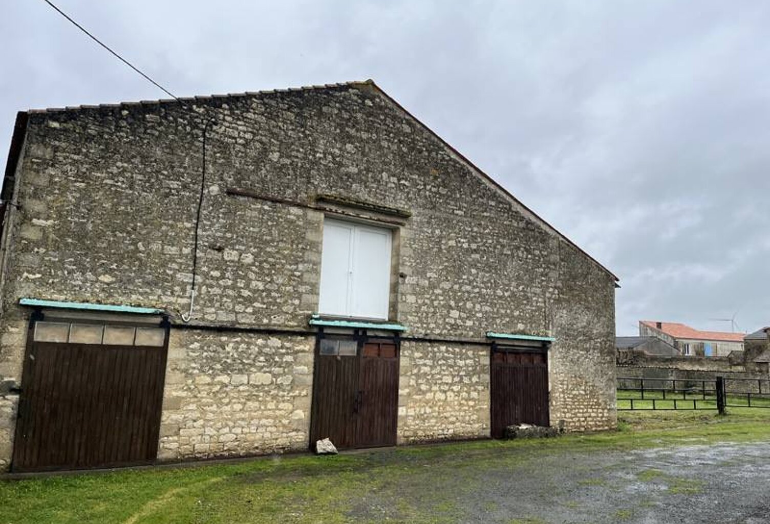 Grange de 1 pièces principales — photo 1
