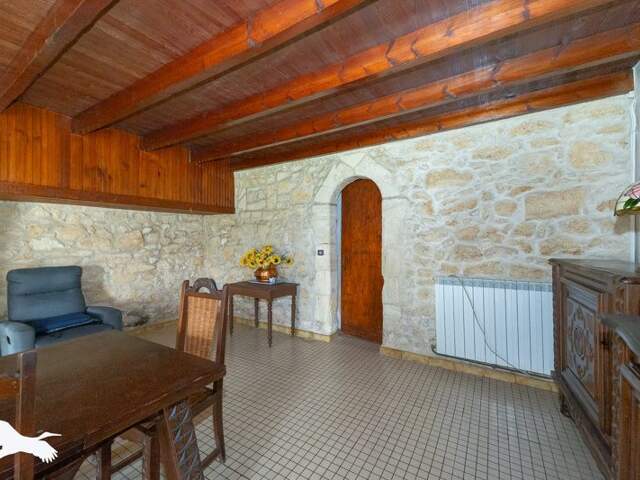 Maison en pierre de 3 pièces principales — photo du bien