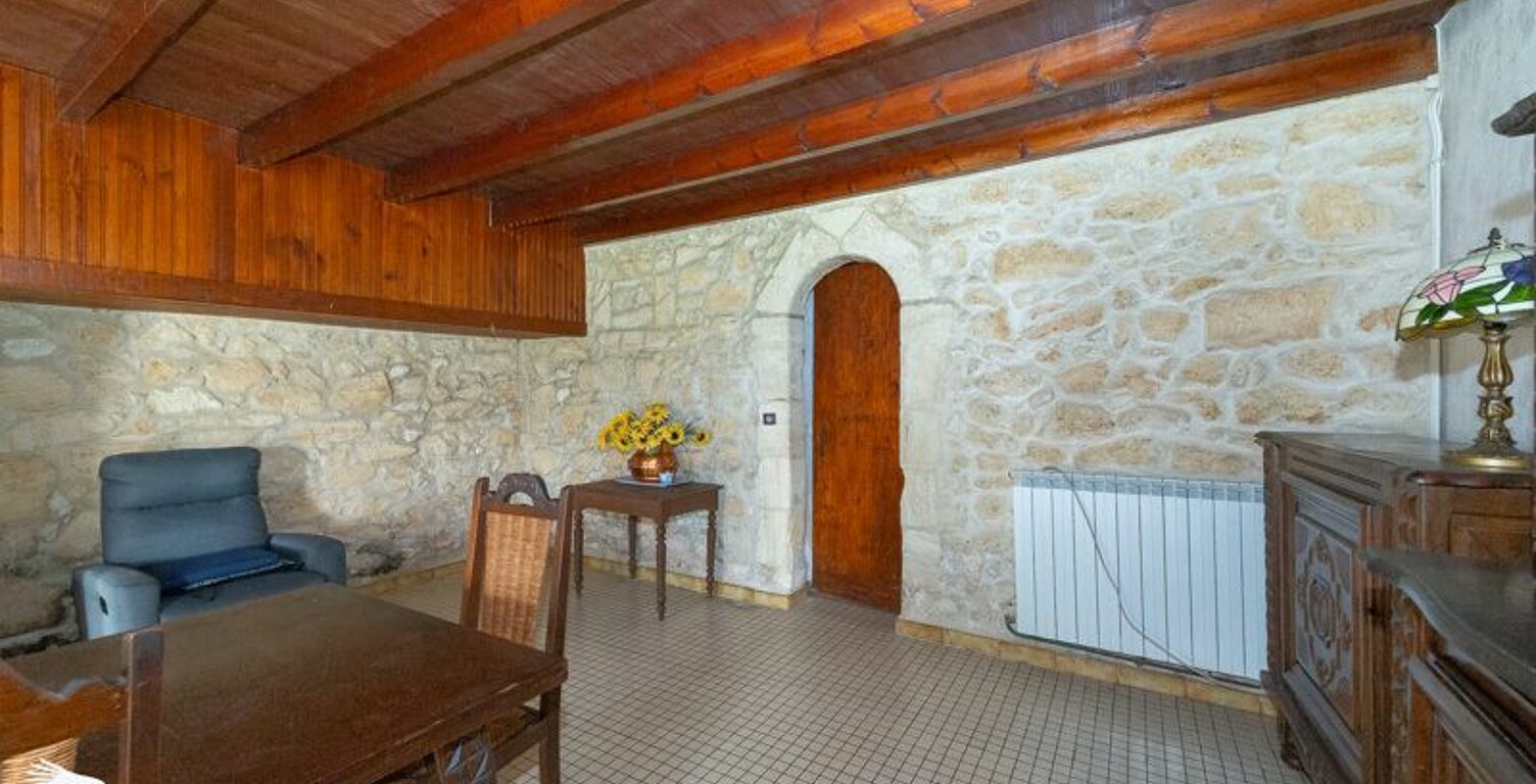 Maison en pierre de 3 pièces principales — photo 1