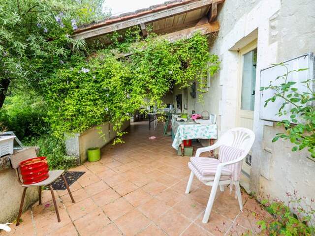 Maison en pierre de 5 pièces principales — photo du bien