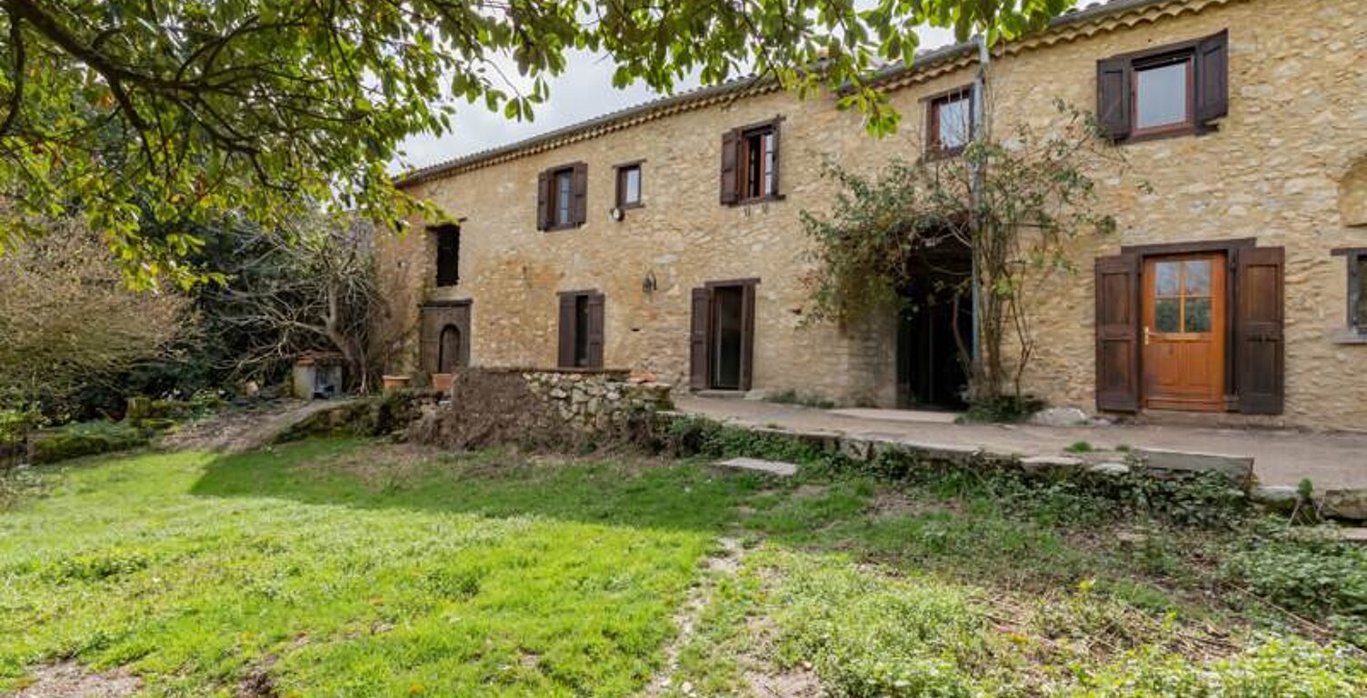 Maison en pierre de 10 pièces principales — photo 1