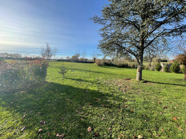 ....OFFRE ACCEPTEE.... Sainte Radegonde, terrain de 1100m2 env — photo du bien