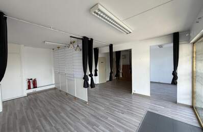 Local commercial avec vitrine — photo du bien