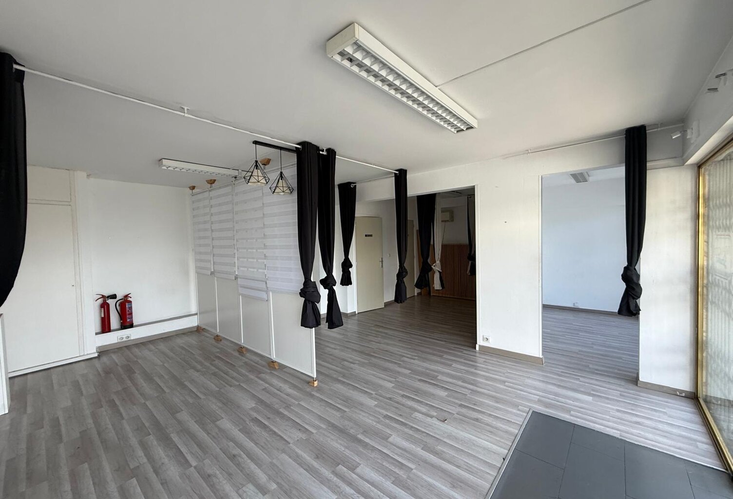 Local commercial avec vitrine — photo 1