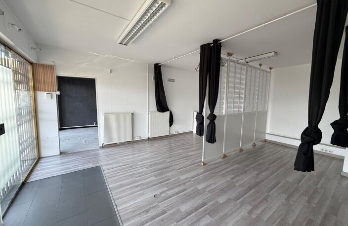 Local commercial avec vitrine — photo 2