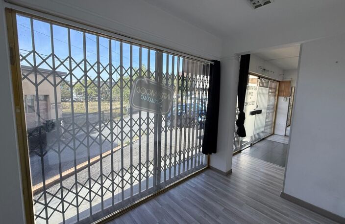 Local commercial avec vitrine — photo 3