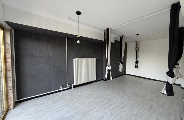 Local commercial avec vitrine — photo 4