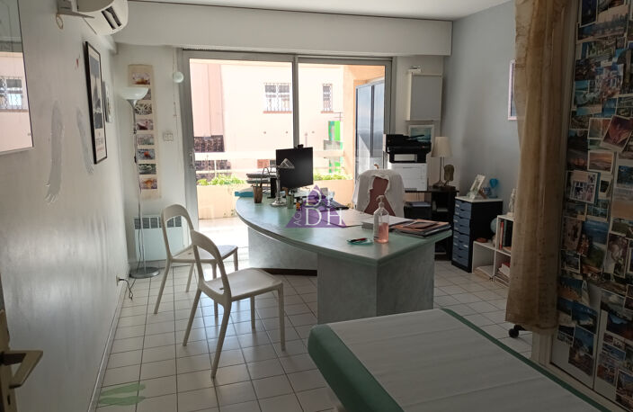 T3 à fort potentiel   Bormes-les-Mimosas, coeur du quartier c — photo 3