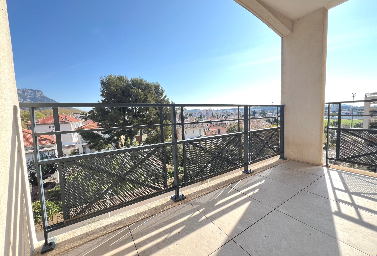 T2 TOULON EST VUE DEGAGEE — photo 1