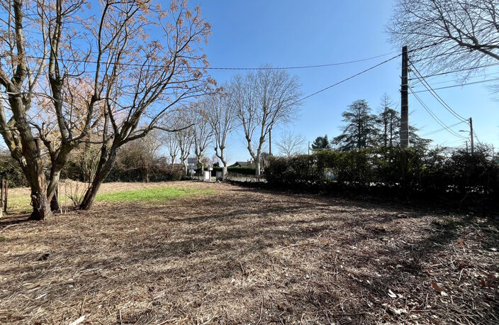 Vaugneray limite Grézieu-La-Varenne, Route de Bordeaux - Terrain de 441m2 plat et arboré. — photo 3