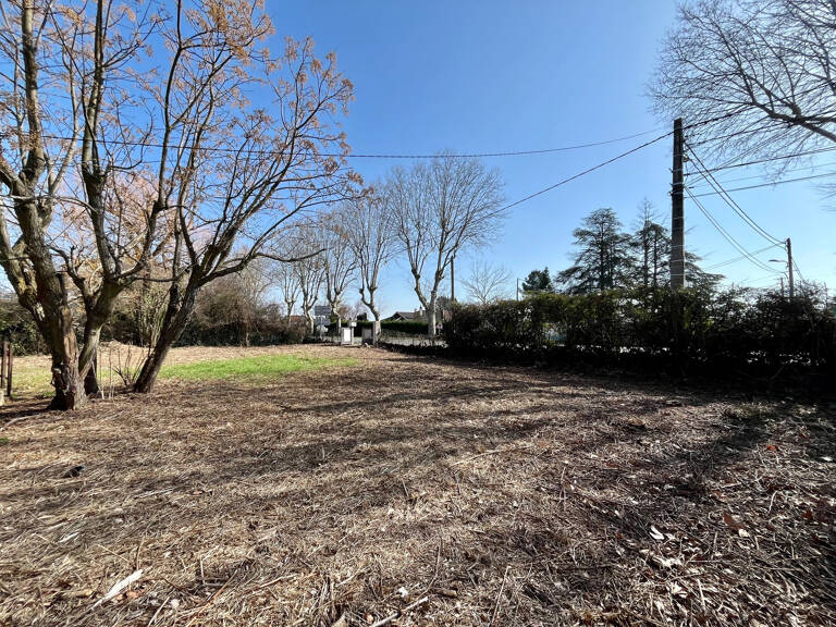 Vaugneray limite Grézieu-La-Varenne, Route de Bordeaux - Terrain de 441m2 plat et arboré. — photo 1
