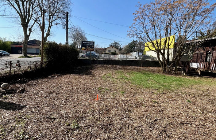 Vaugneray limite Grézieu-La-Varenne, Route de Bordeaux - Terrain de 441m2 plat et arboré. — photo 2