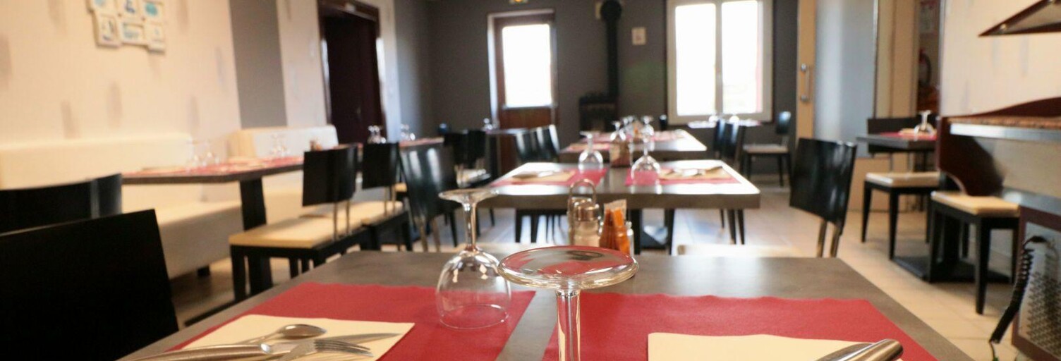 Commerce  142 m² à vendre à Le Pin (03130)