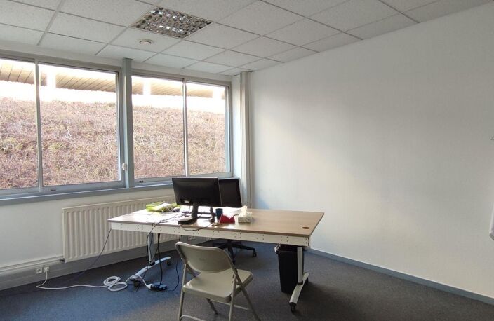 Location Bureaux 300 m&sup2; — photo 2