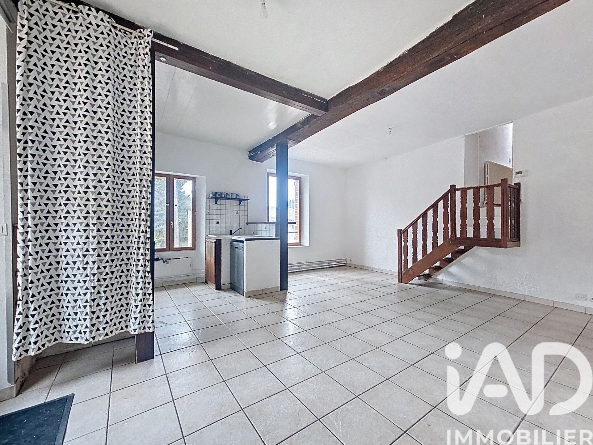 St-Julien-Du-Sault - 107m² - 7p. - 4ch.